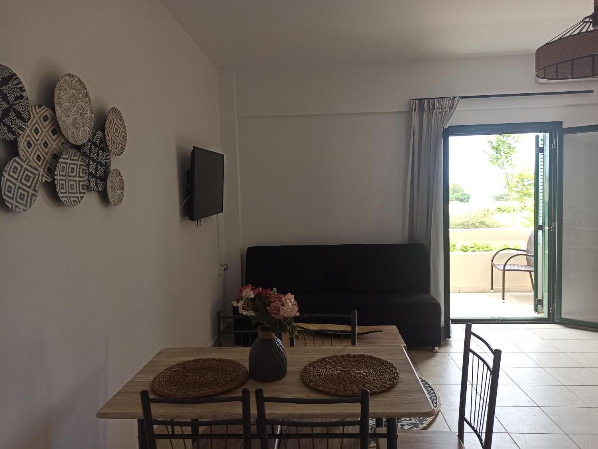 Sea Melody Apartments Stavromenos Екстер'єр фото
