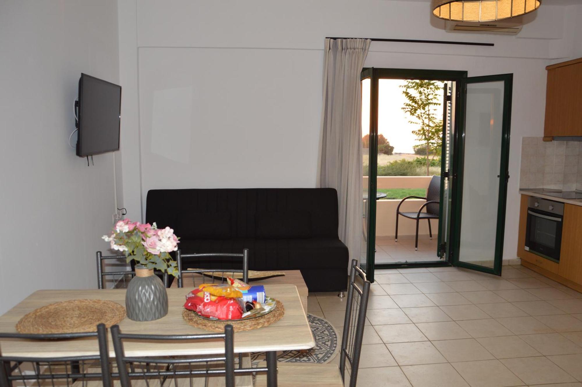 Sea Melody Apartments Stavromenos Екстер'єр фото