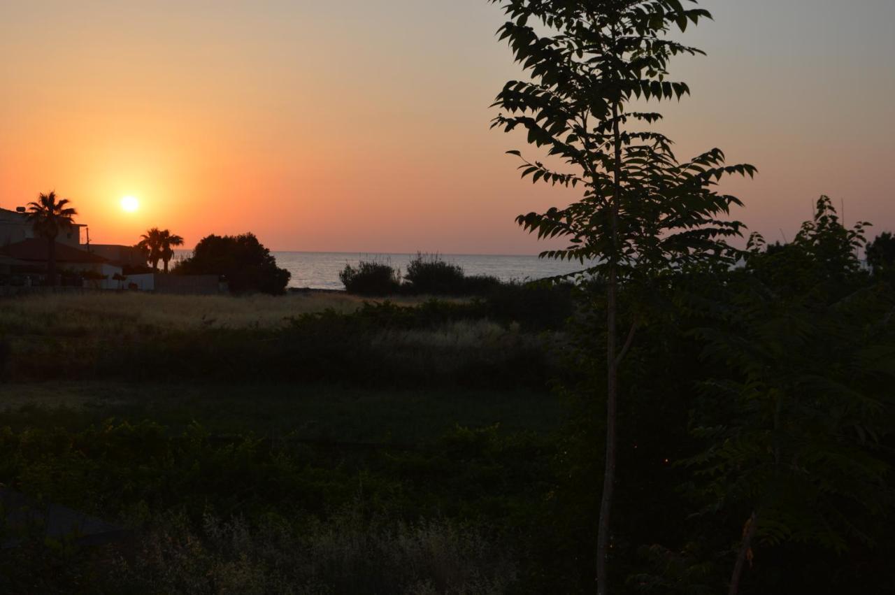 Sea Melody Apartments Stavromenos Екстер'єр фото